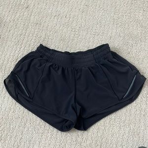 Lululemon 2.5 hotty hot shorts